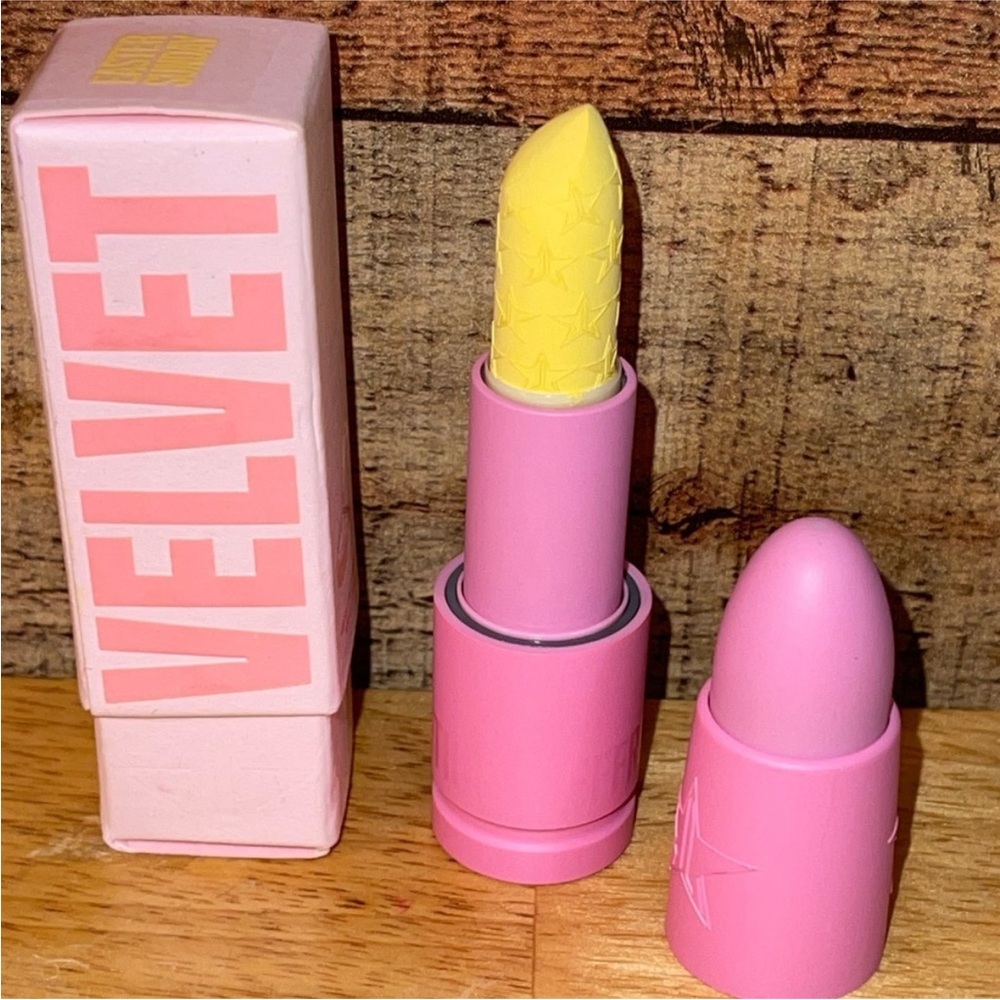Jeffree Star Velvet Trap Lipstick in Easter Sunday NWT
